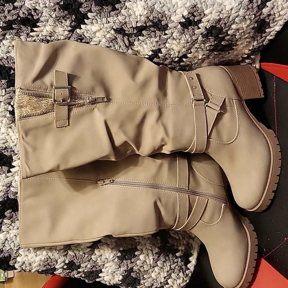 NWOT wide calf boots